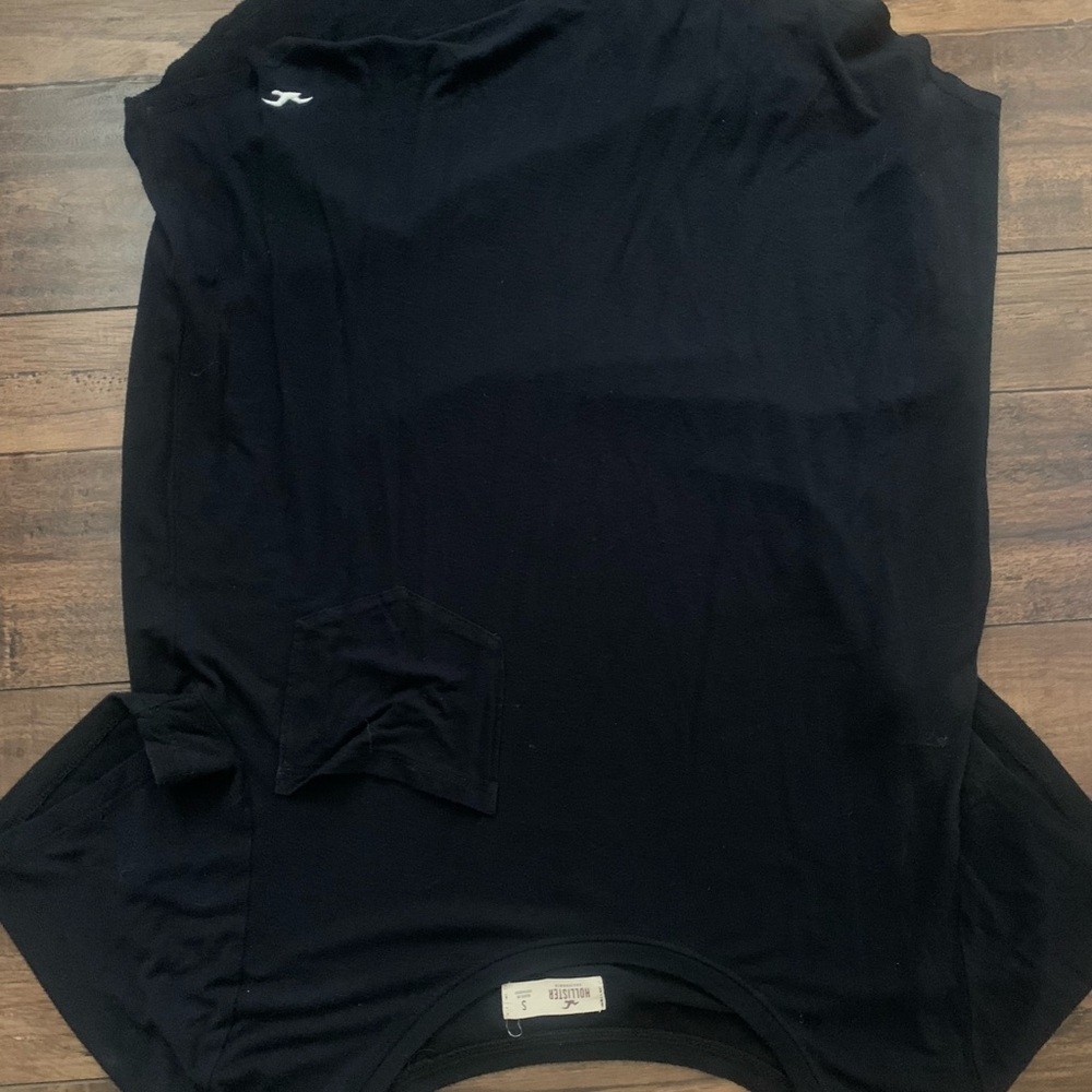 Black hollister top